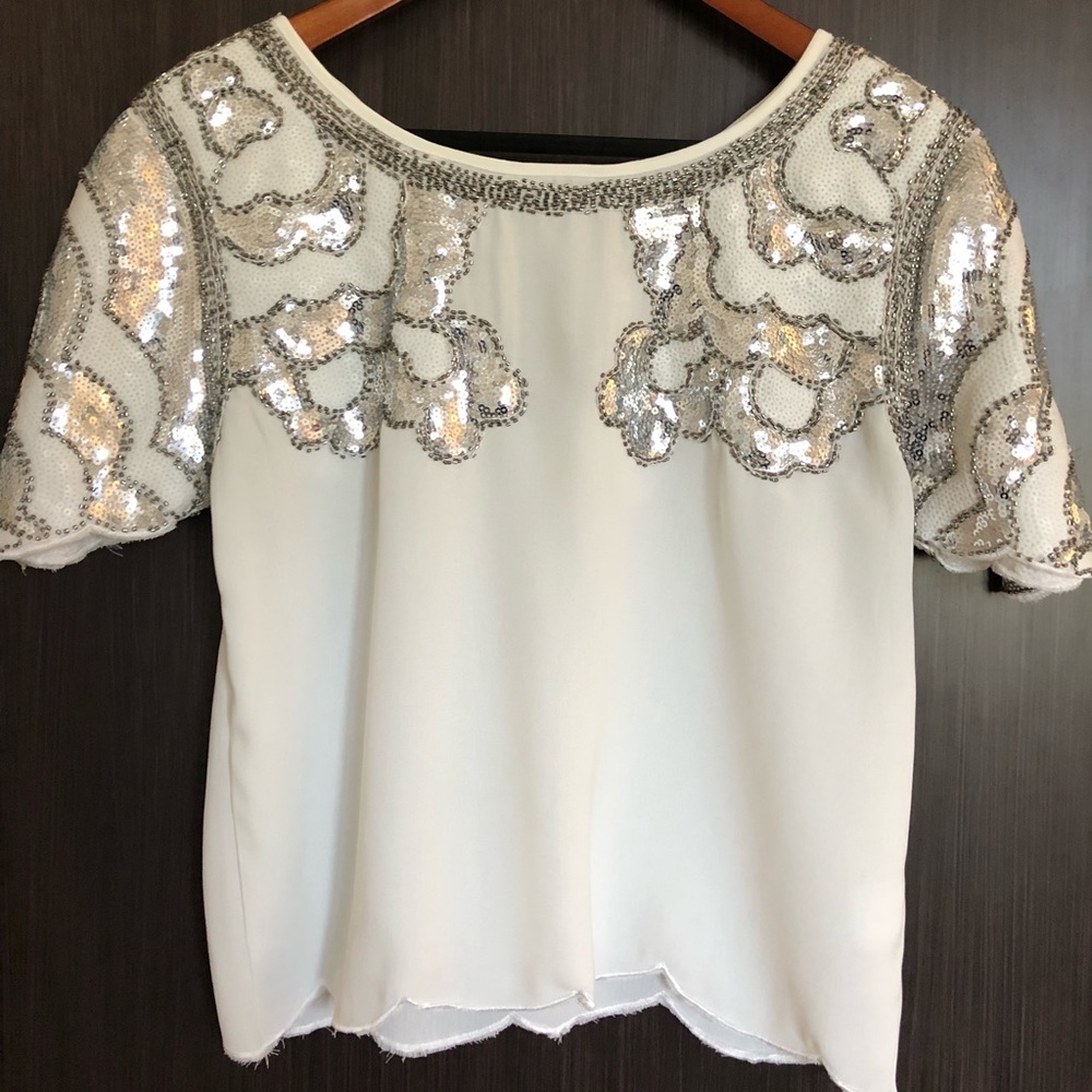 White & sparkly blouse🤩